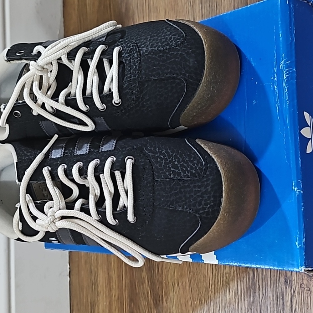Shoes - Picture 2 of 3